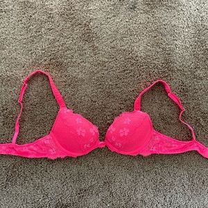 Never worn - Victorias Secret Hot Pink Push Up Bra